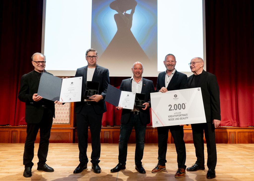 Kreativportrait/Mode und Beauty (v.li.): Bundesinnungsmeister Heinz Mitteregger, Wolfgang Gangl (1. Platz), Michael Schnabl (2. Platz), Thomas Fischer (Landesinnungsmeister Steiermark), Horst Stasny